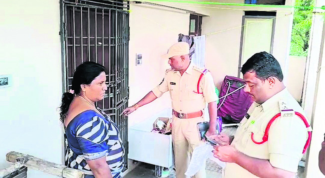 39 సవర్ల నగలు చోరీ1