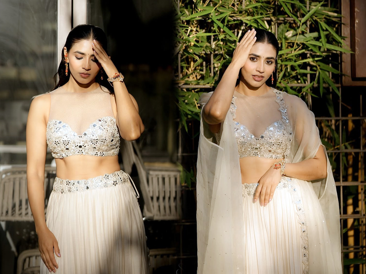 'Kantara' Sapthami Shining Like a Swan (Photos)1