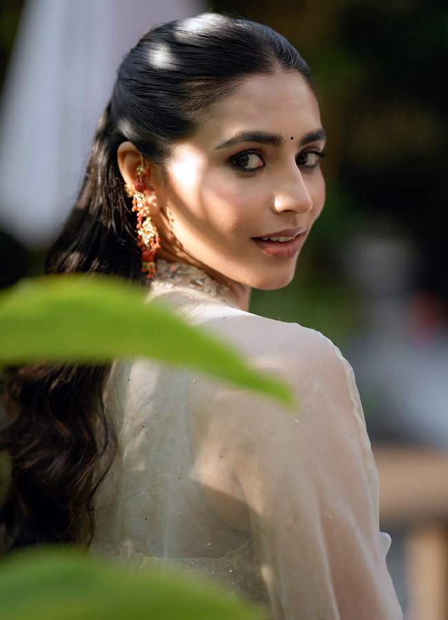 'Kantara' Sapthami Shining Like a Swan (Photos)15