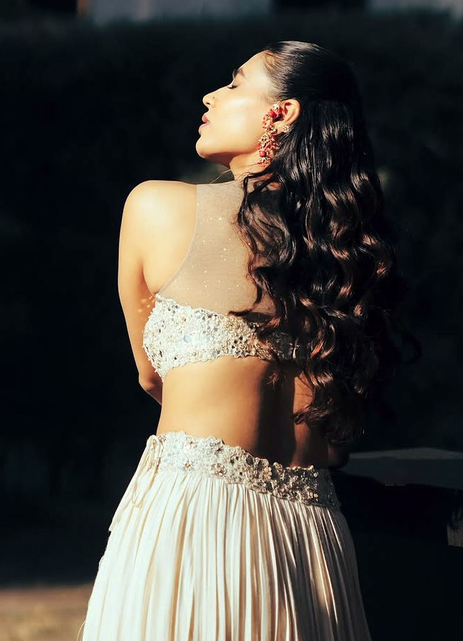 'Kantara' Sapthami Shining Like a Swan (Photos)17