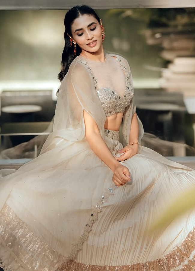 'Kantara' Sapthami Shining Like a Swan (Photos)6