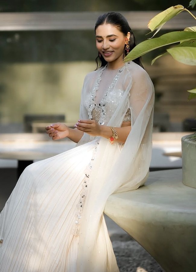 'Kantara' Sapthami Shining Like a Swan (Photos)7