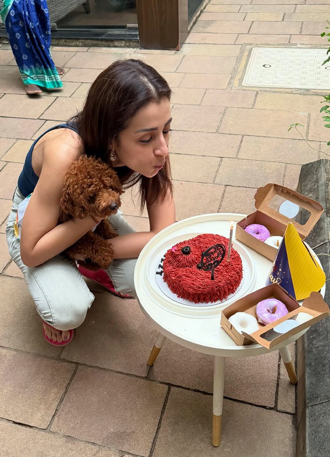Trisha Hungama on Pet Birthday (Photos)5