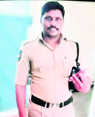 హైవేపై వాహనాలు తనిఖీ చేస్తుండగా..1