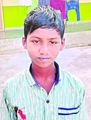 తిరుమలగిరి బీసీ హాస్టల్‌లో మంచాలు లేక..1