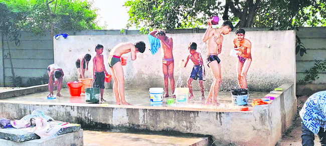 చన్నీటిస్నానం.. పరుపులపై నిద్ర
1