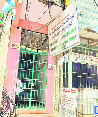 వేటు వేసినా తగ్గేదేలే..!1