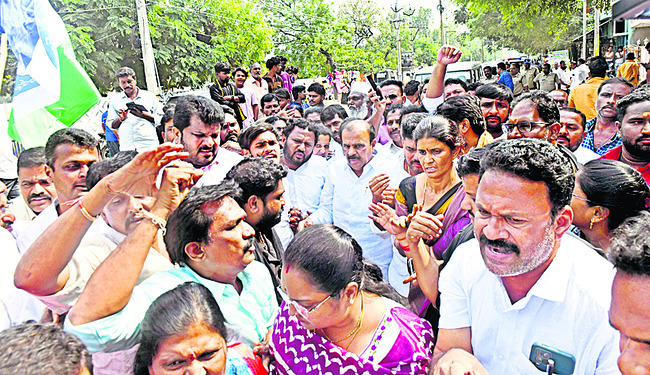 ఆంక్షలు.. అడ్డగింతలు 2