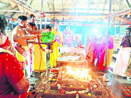 ఘనంగా ప్రతిష్ఠాపన వేడుకలు 1