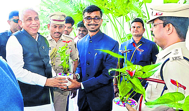 గవర్నర్‌కు ఘనస్వాగతం 3