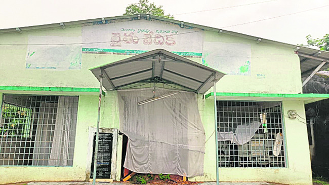 సమస్యాత్మకంగా రైతు వేదికలు 
4