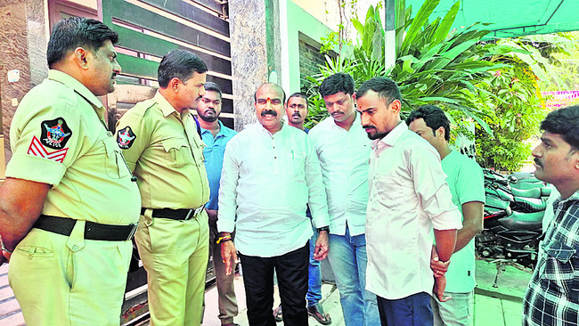 ఆంక్షలు.. అడ్డగింతలు 2