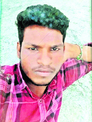 ముగ్గురు విద్యుత్‌  ఉద్యోగుల సస్పెన్షన్‌  
1