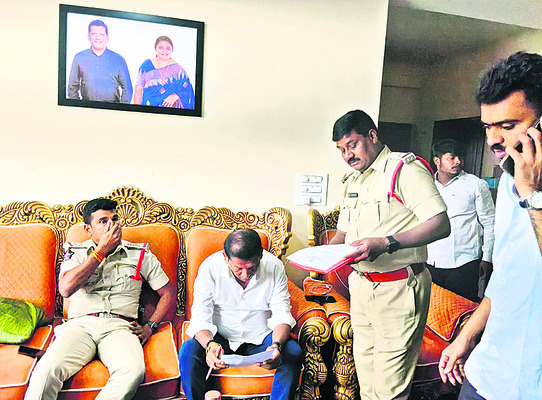 ఆంక్షలు.. అడ్డగింతలు 3