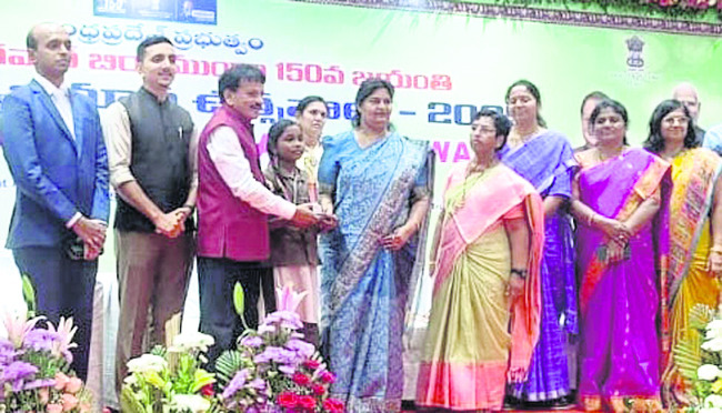 ‘సంతాన ప్రాప్తిరస్తు’ టీం సందడి 
1