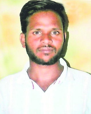 బ్రేక్‌ ఫెయిలై లారీ బోల్తా 2