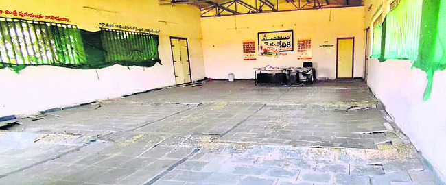 సమస్యాత్మకంగా రైతు వేదికలు 
1