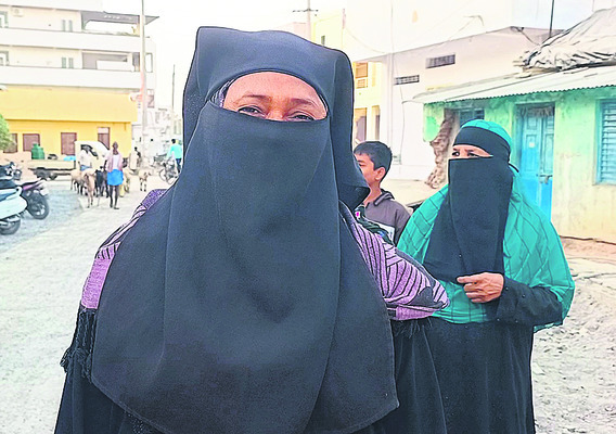 నీటితిప్పలు తీర్చాలి
2