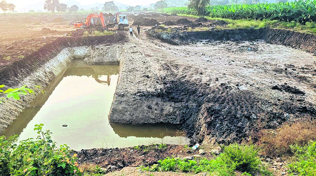 యథేచ్ఛగా తవ్వకాలు.. రైతుల కంగారు 1