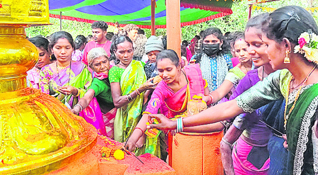 భక్తజనసంద్రంగా ‘గుట్ట’1