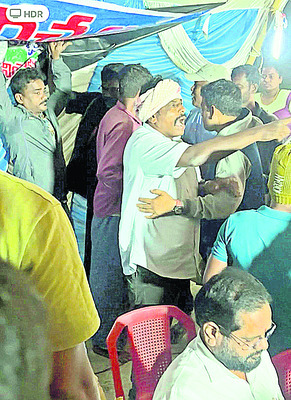 టీడీపీ వర్గీయుల దాష్టీకం 2