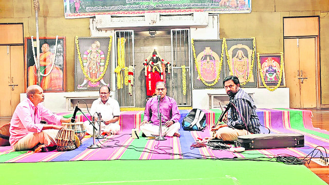 నృత్యం..మంత్రముగ్ధం1