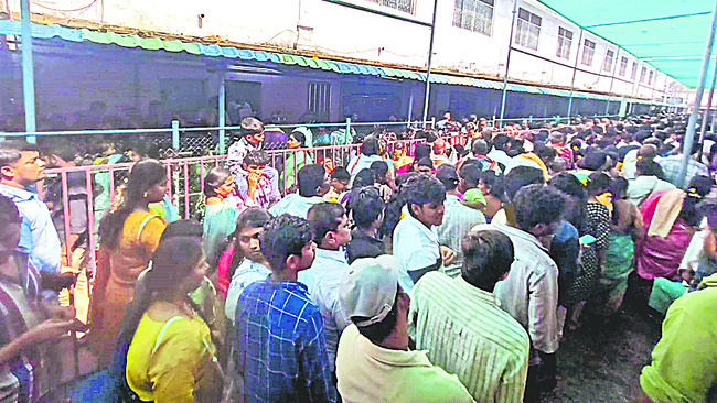 అన్నవరం.. భక్తజన సాగరం2