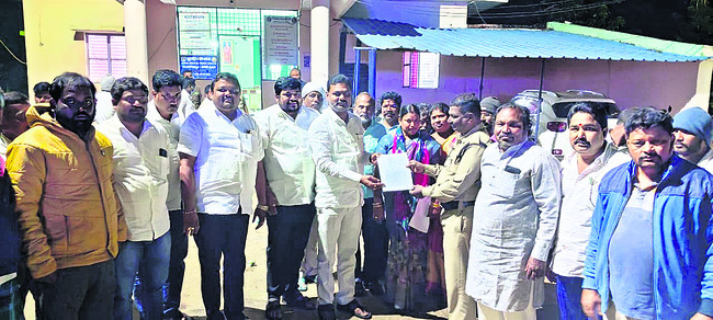 టీడీపీ వర్గీయుల దాష్టీకం 3