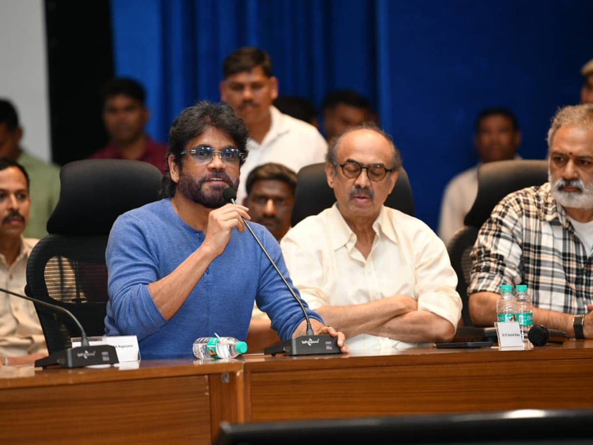 Tollywood celebrities who met CP Sajjanar.. Photos15