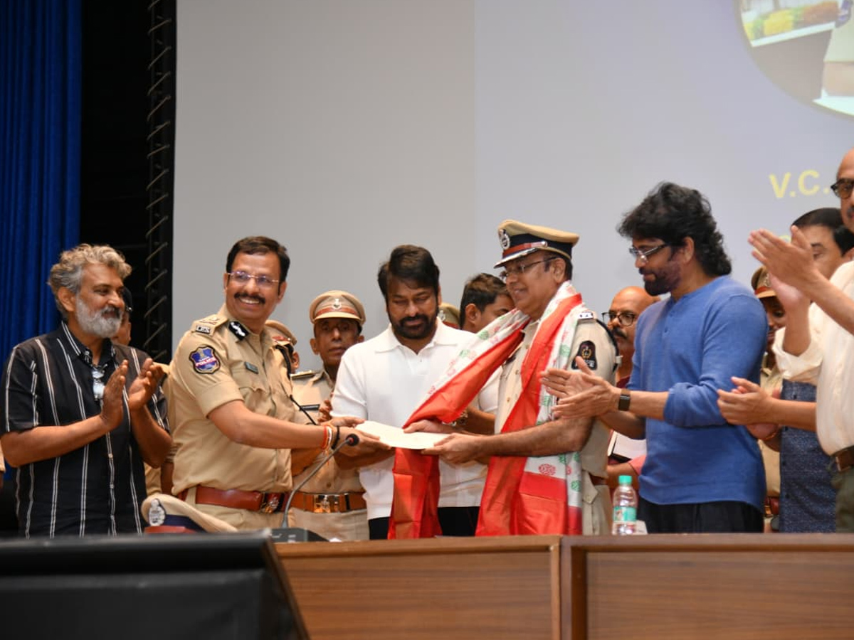 Tollywood celebrities who met CP Sajjanar.. Photos3