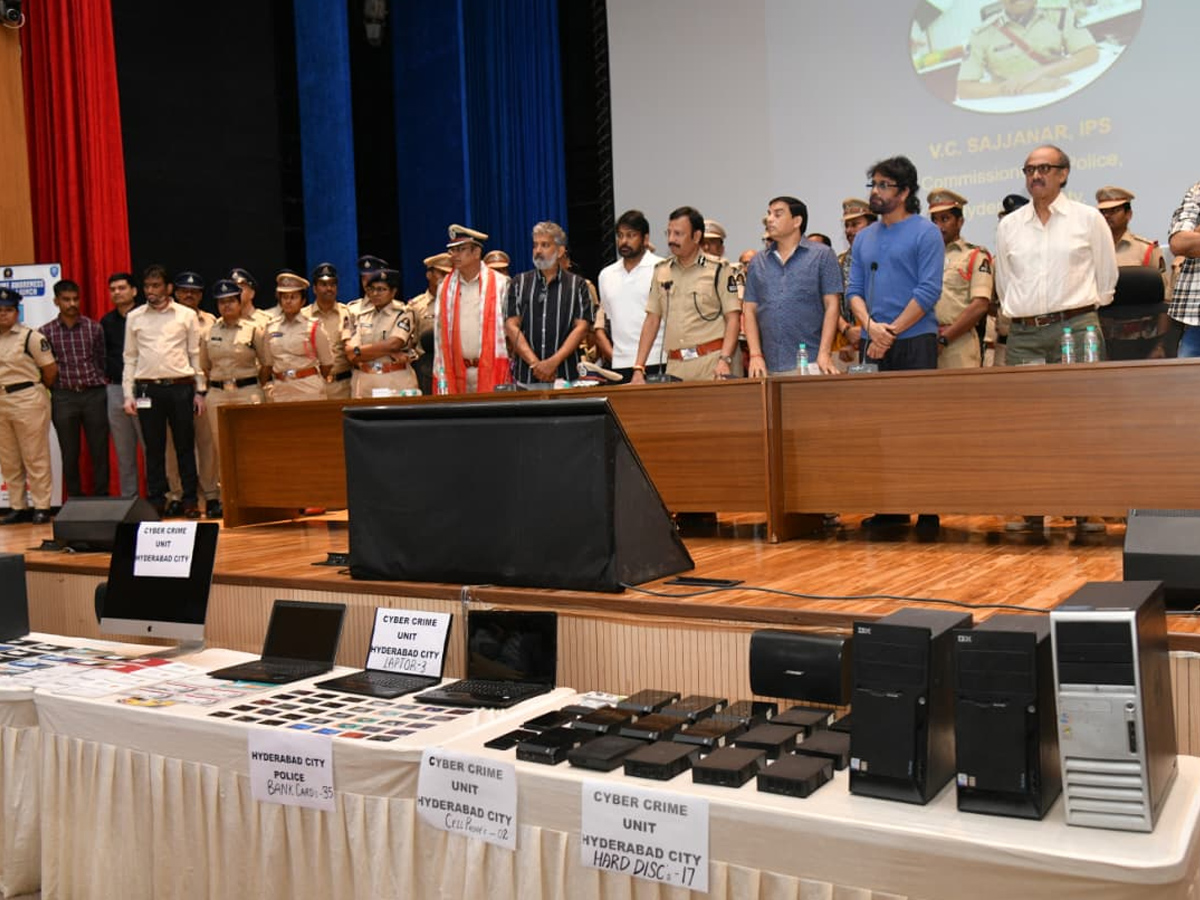 Tollywood celebrities who met CP Sajjanar.. Photos5