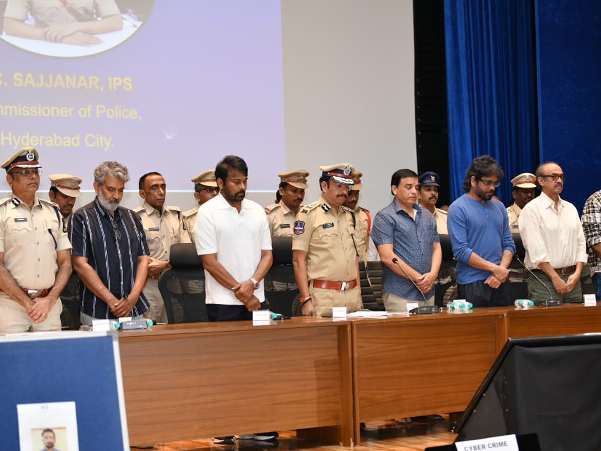 Tollywood celebrities who met CP Sajjanar.. Photos6