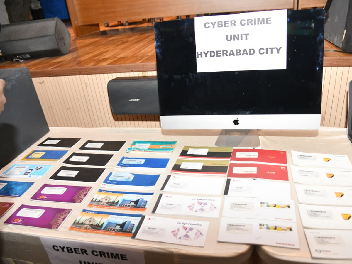 Tollywood celebrities who met CP Sajjanar.. Photos7