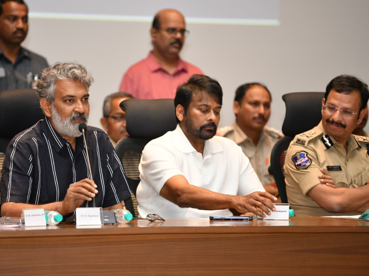 Tollywood celebrities who met CP Sajjanar.. Photos8