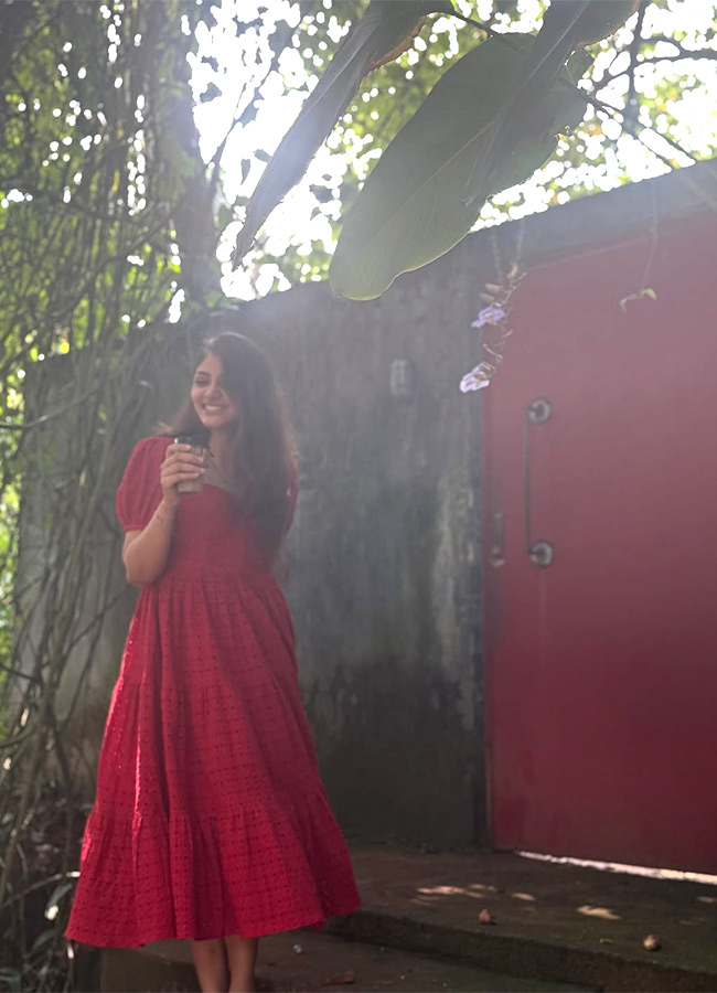 Kiran Abbavaram Family Tour Viral Photos Gose10