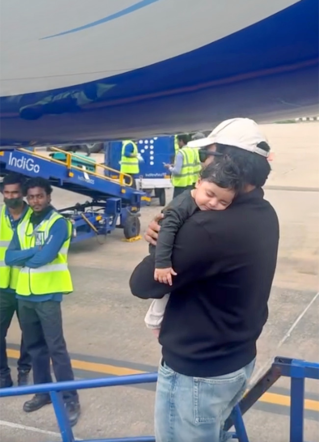 Kiran Abbavaram Family Tour Viral Photos Gose14