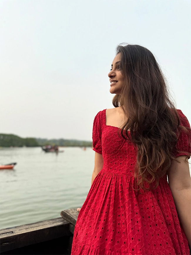 Kiran Abbavaram Family Tour Viral Photos Gose2