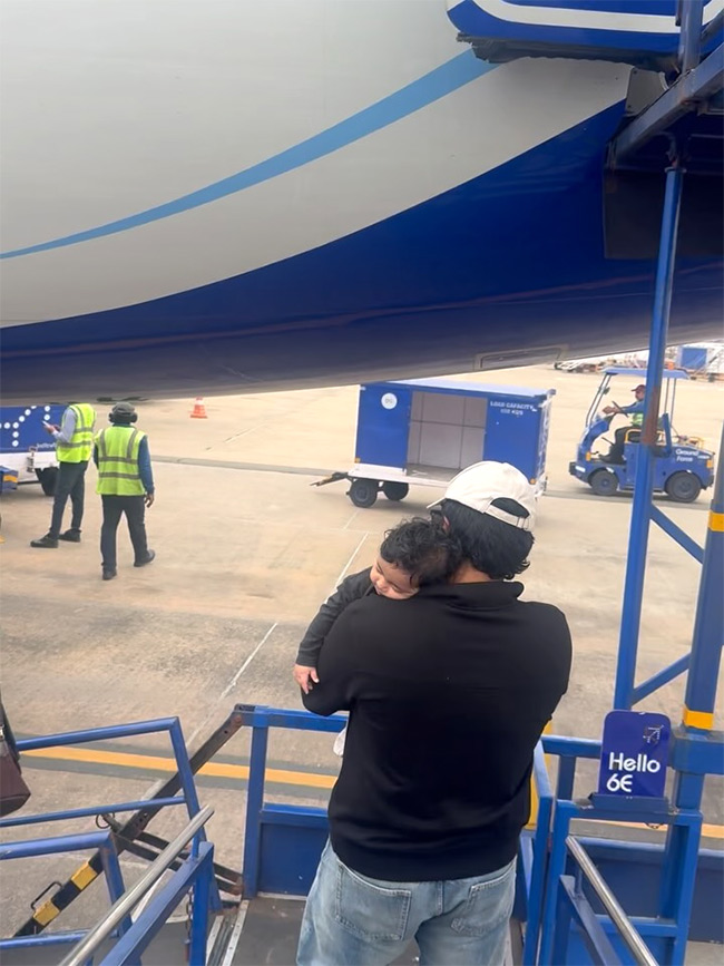 Kiran Abbavaram Family Tour Viral Photos Gose3