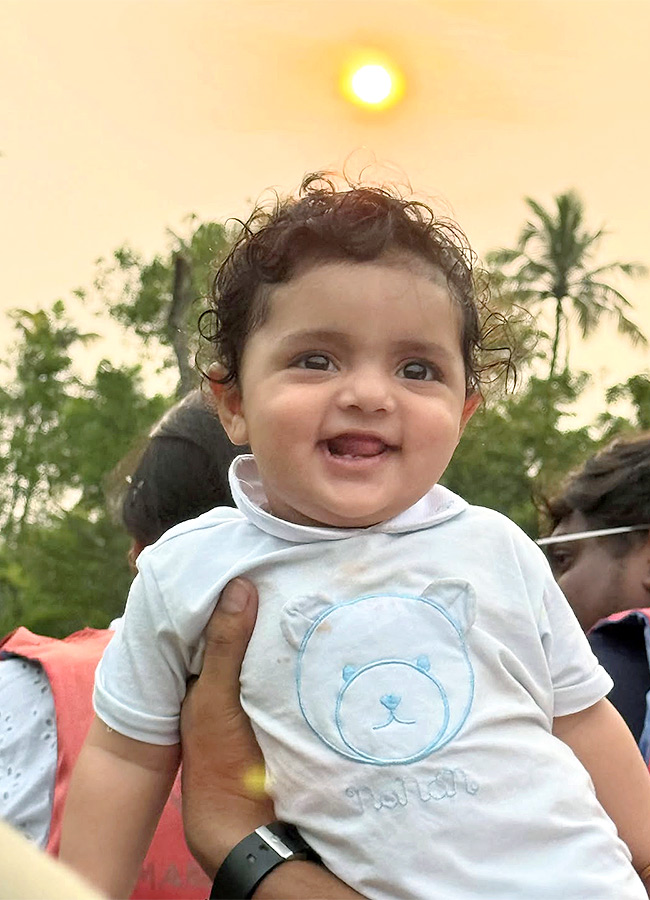 Kiran Abbavaram Family Tour Viral Photos Gose4