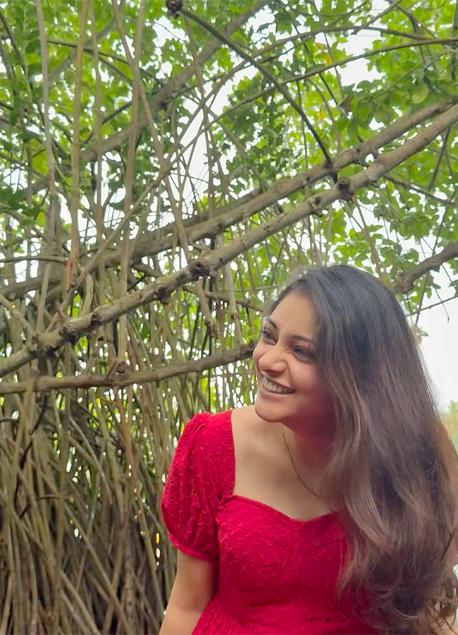 Kiran Abbavaram Family Tour Viral Photos Gose5