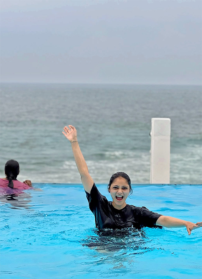 Kiran Abbavaram Family Tour Viral Photos Gose6