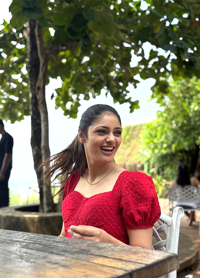 Kiran Abbavaram Family Tour Viral Photos Gose7