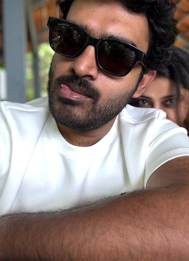 Kiran Abbavaram Family Tour Viral Photos Gose8