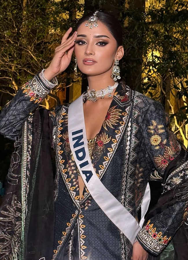 Miss India Manika Vishwakarma looks like a queen in a black lehenga..!15