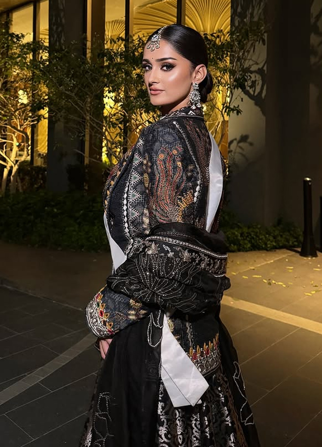 Miss India Manika Vishwakarma looks like a queen in a black lehenga..!3