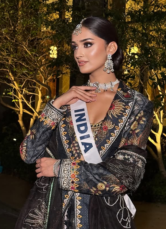 Miss India Manika Vishwakarma looks like a queen in a black lehenga..!4