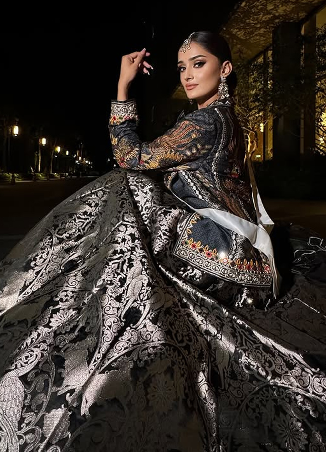 Miss India Manika Vishwakarma looks like a queen in a black lehenga..!10