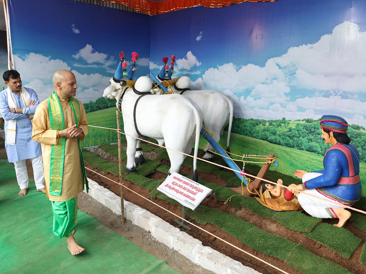 TTD EO Anil Kumar Singhal inaugurated this exhibition organized by the Horticulture Department 14