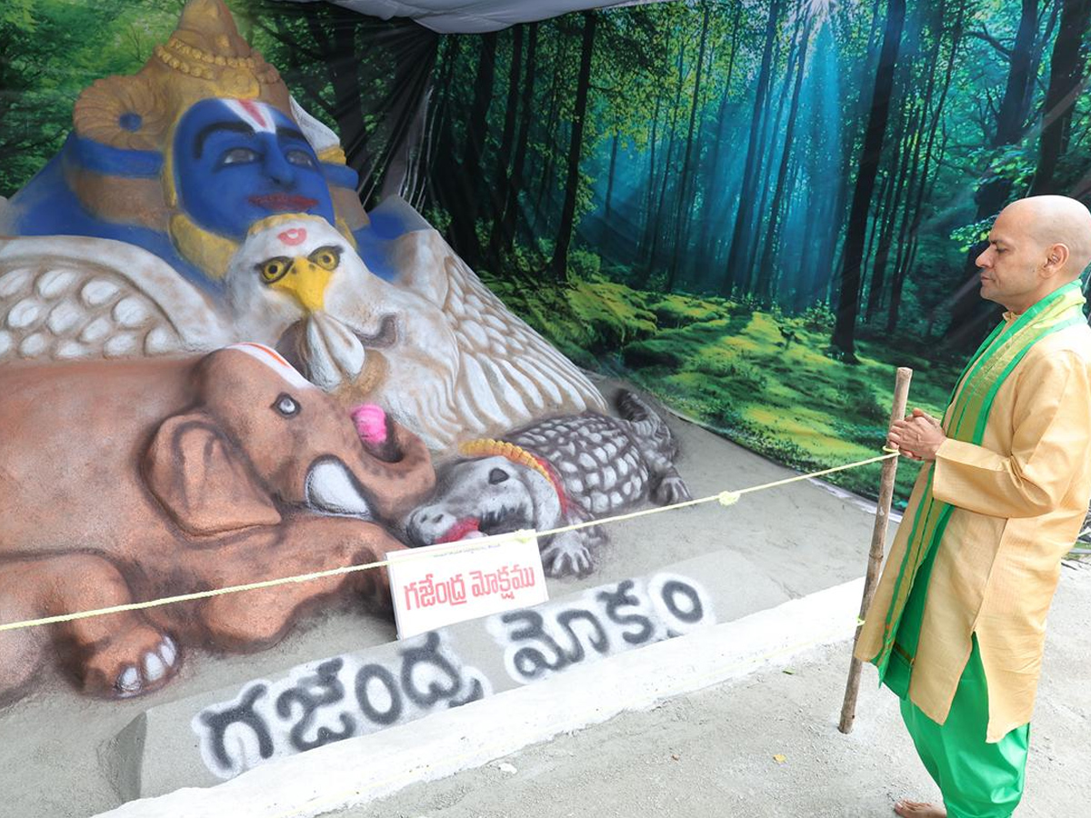 TTD EO Anil Kumar Singhal inaugurated this exhibition organized by the Horticulture Department 17