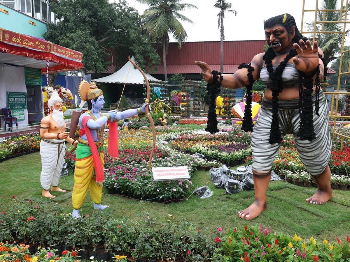 TTD EO Anil Kumar Singhal inaugurated this exhibition organized by the Horticulture Department 18